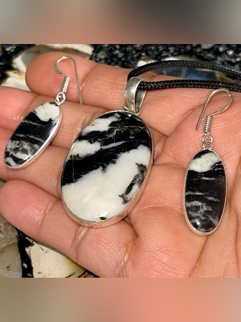 White Buffalo Turquoise Pendant & Earrings Set - Picture 5 of 17